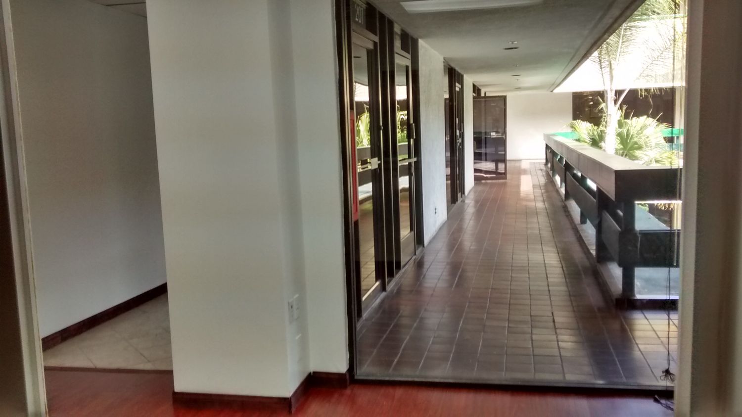 STYLISH OFFICE, TILE RECEPTION AND NEW WOOD FLOORING, BEST MOVE-IN SPECIAL